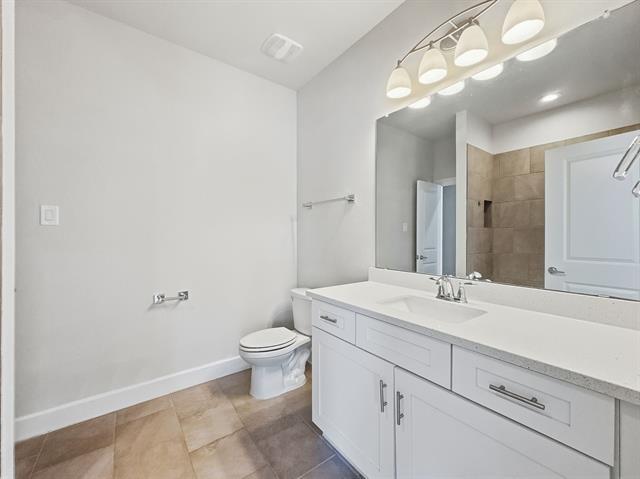 Building Photo - 5704 Woodlands Dr