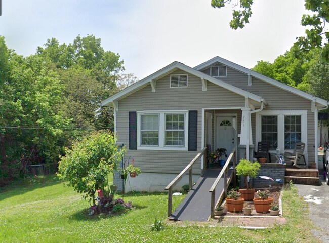 Building Photo - 153 Yankee St