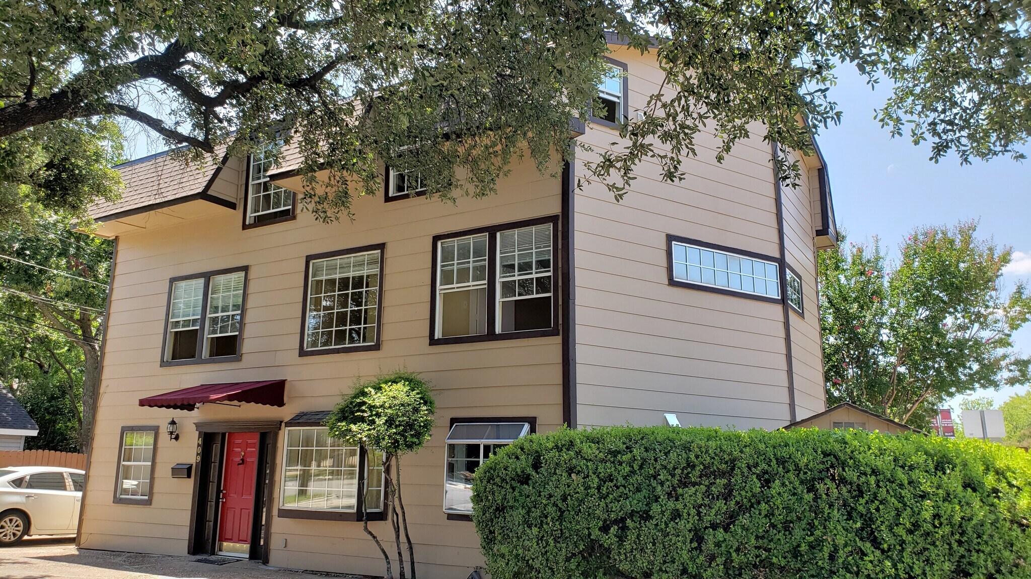Building Photo - 409 Ridgeway St