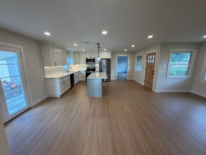 Great Room - 3185 Oriole Dr