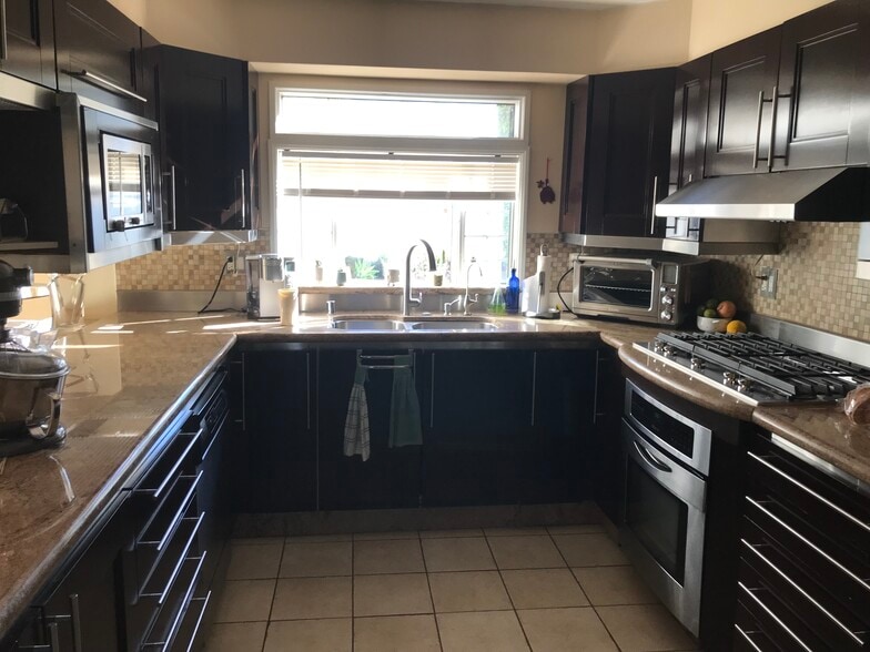 Building Photo - 4522 Saint Clair Ave