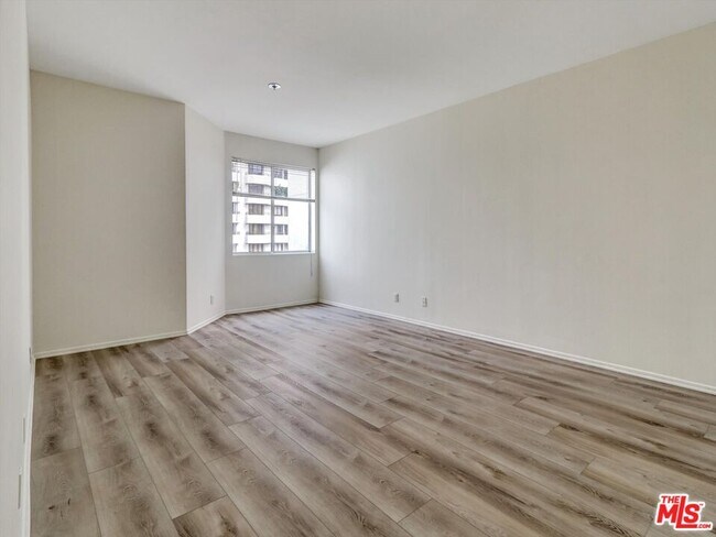 Building Photo - 10600 Wilshire Blvd