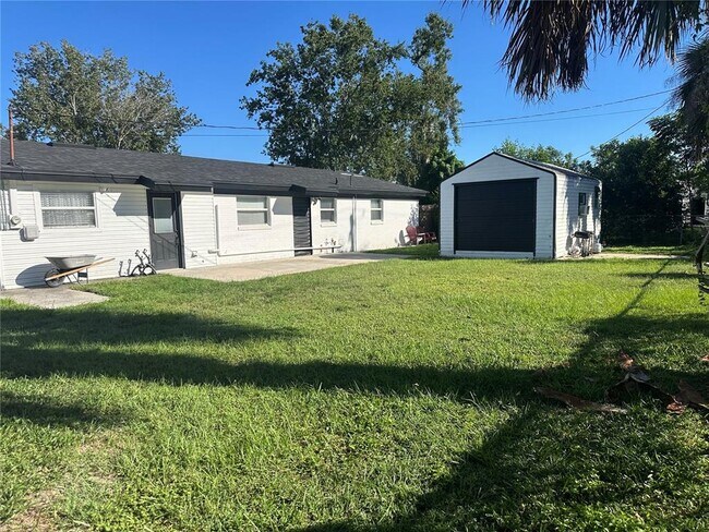 Building Photo - 2044 Leisure Dr