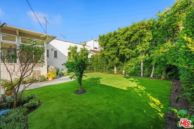 Building Photo - 208 S Rodeo Dr