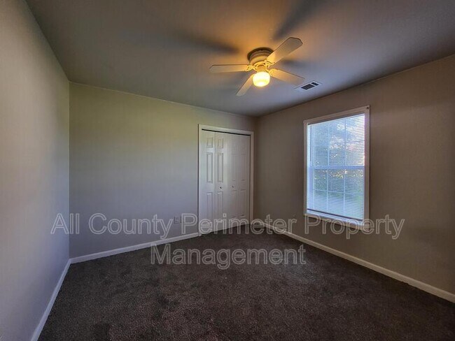Building Photo - 704 White Dove Dr