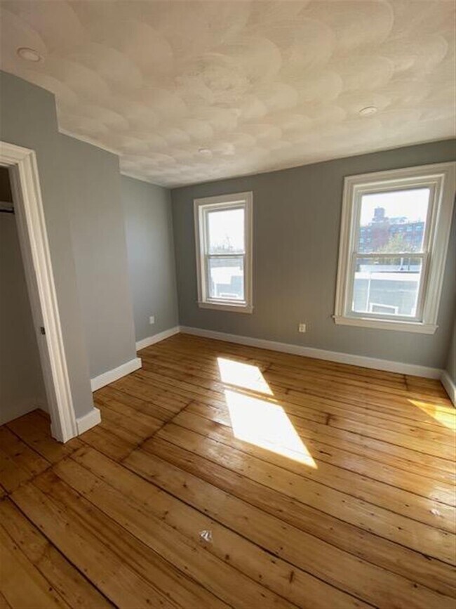 Building Photo - 289 Windsor St