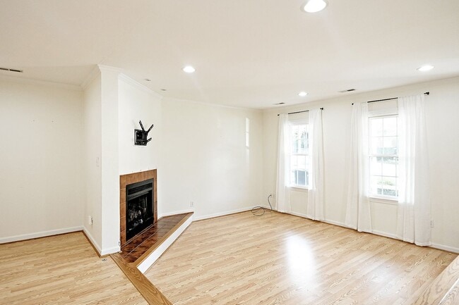 Building Photo - Pet-Friendly Minor Hill Townhome