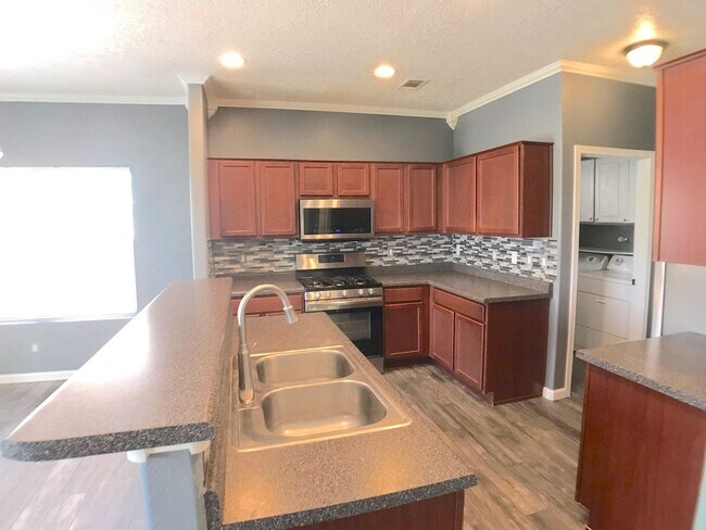 Building Photo - Modern 3 bedroom in Tierra Oeste neighborh...