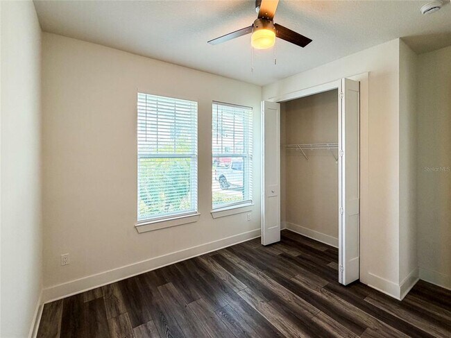 Building Photo - 2065 Paragon Cir W