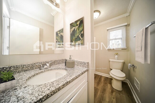 Building Photo - 8088 Picadilly Ct