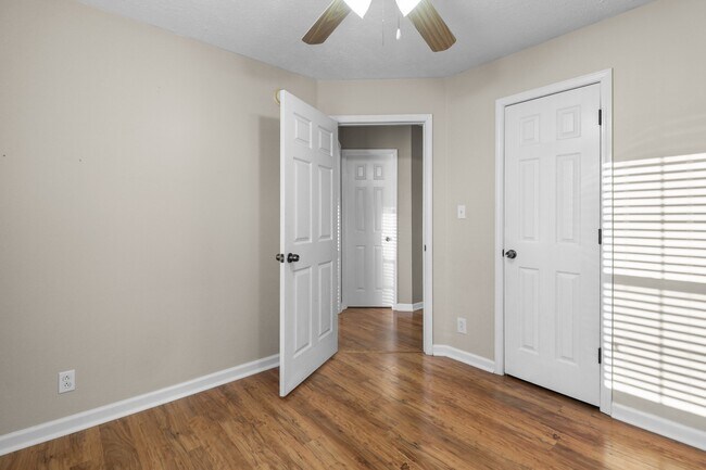 Building Photo - 1633 Cedar Springs Cir