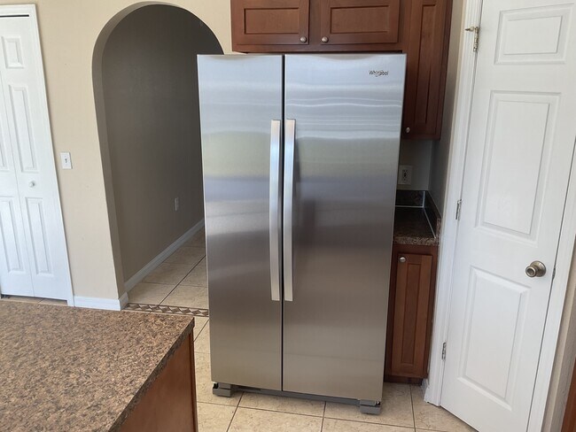 Building Photo - 16000 Wilkinson Dr