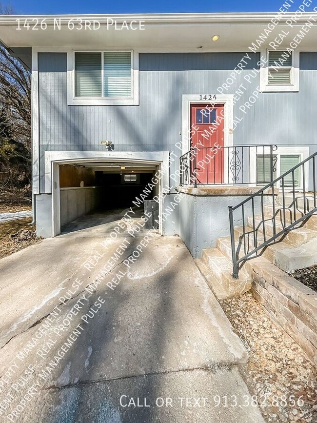 Building Photo - Freshly Remodeled 2BR/1.5 BA Duplex in KCK