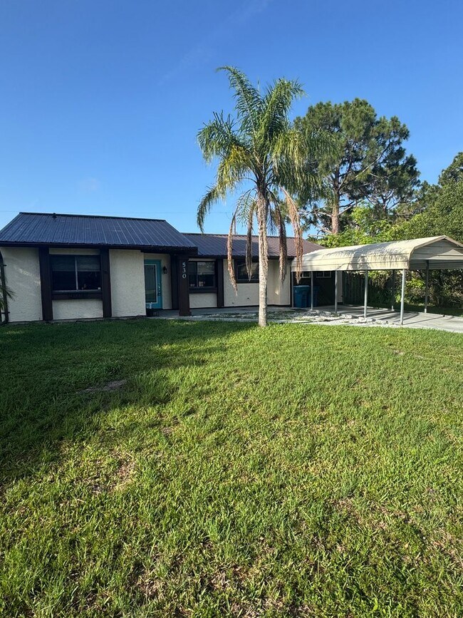 Building Photo - 3 Bedroom 1 Bath Home with Fully Fenced Backyard for Rent in SE Palm Bay