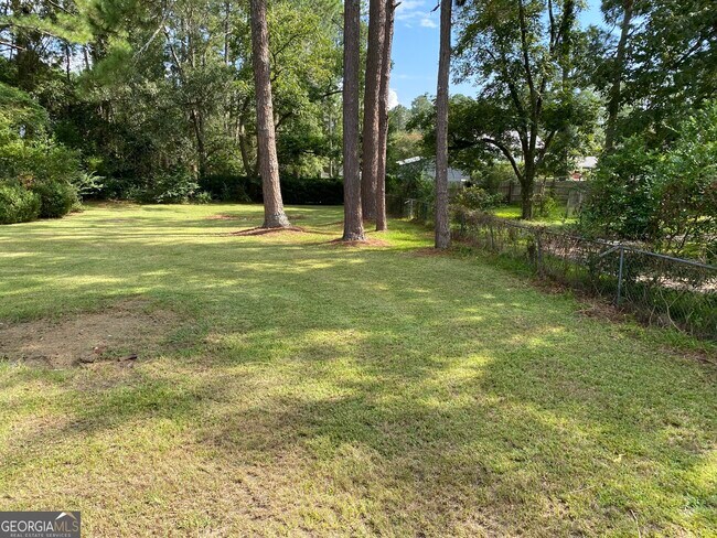 Building Photo - 374 E Monroe Ave