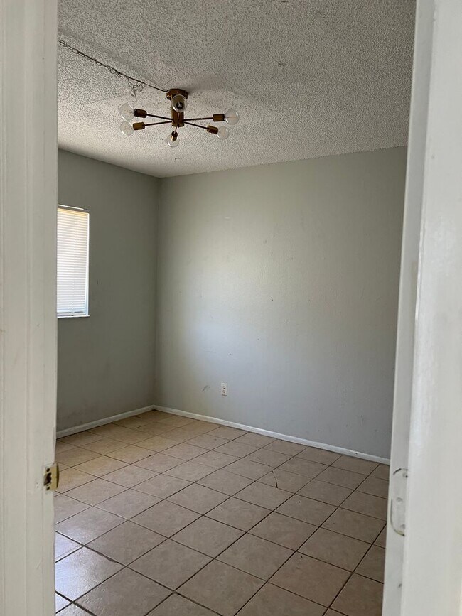 Building Photo - 1517-21 SW Santa Barbara
