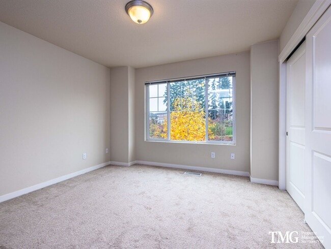 Building Photo - Beautiful 2br/2ba Townhome in Great Wilsonville Location!