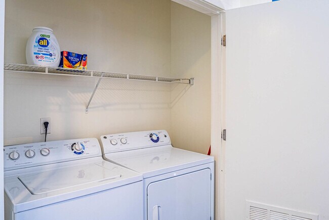 Building Photo - 333 E Roosevelt St