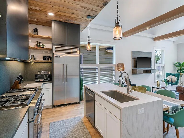 Building Photo - 2228 Oliver Ave