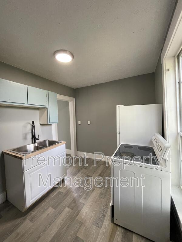 Building Photo - 727 Carden Ave