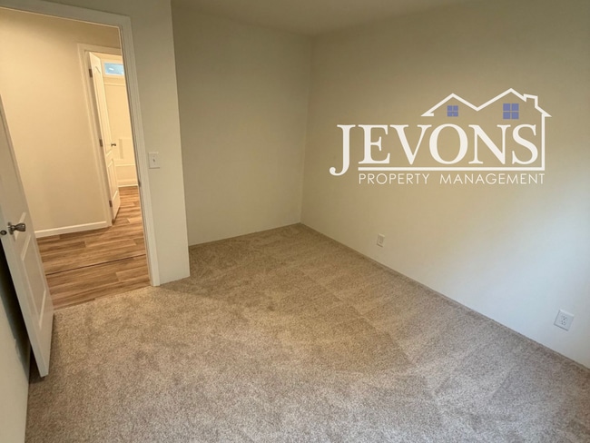 Building Photo - $250 off the first month's rent! Charming Maple Valley Home on a Quiet Residential Street
