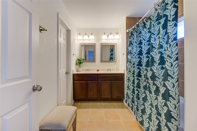 Building Photo - 2206 Naomi St