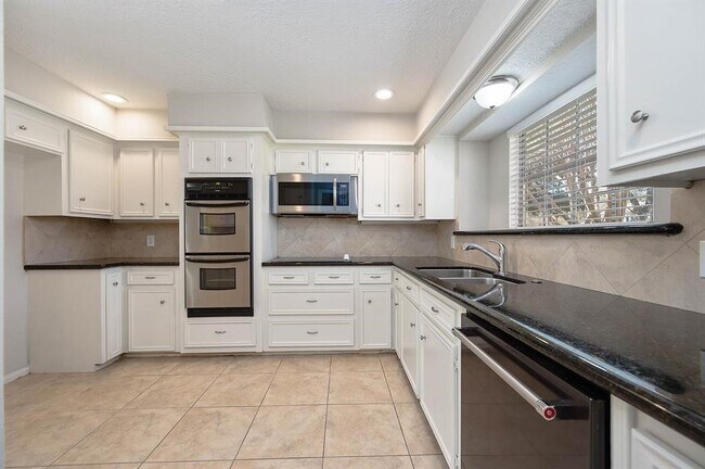 Building Photo - 9311 New Forest Rd