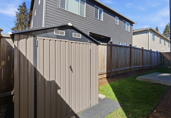 Building Photo - Corner-Lot East-Facing Home in Northshore SD