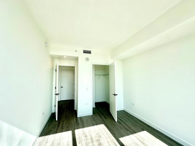 Building Photo - 370 NW 20th St