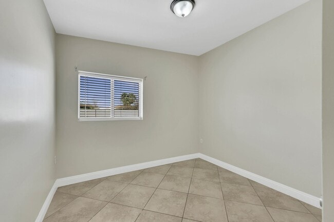 Building Photo - Remodeled 3 Bedroom