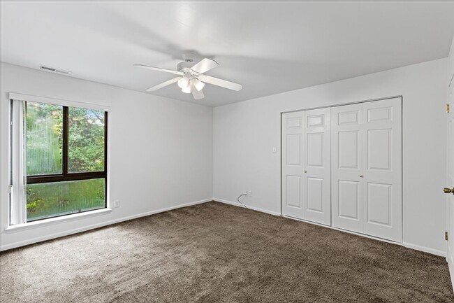 Building Photo - 703 Camelback Ct