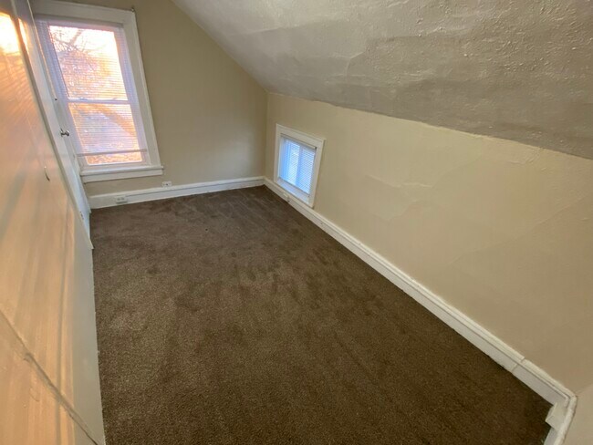 Building Photo - 2103 Delaware St