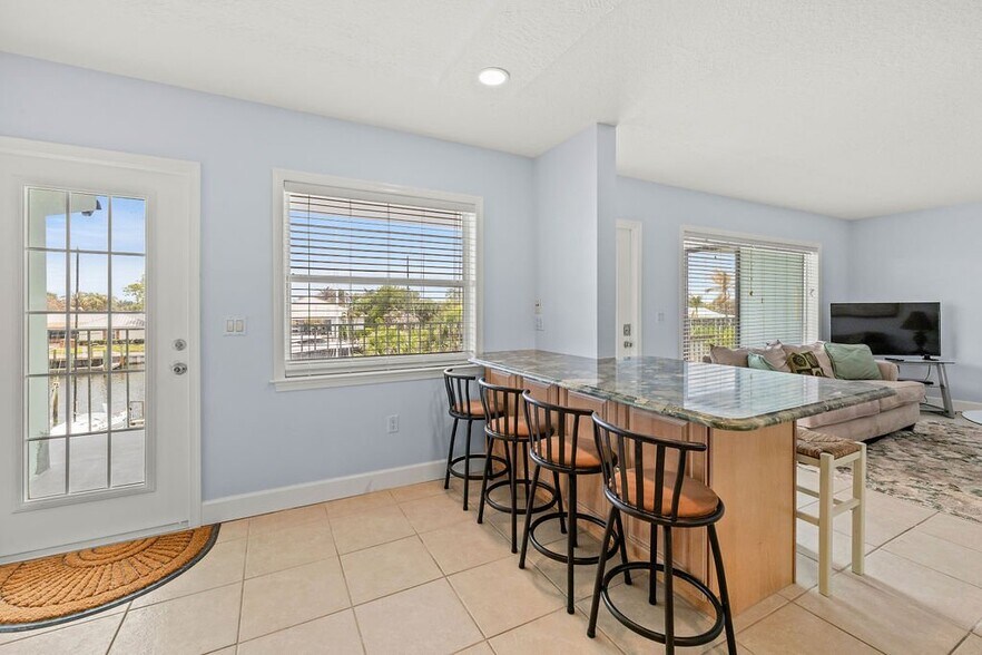 Building Photo - 23 Royal Palm Pl