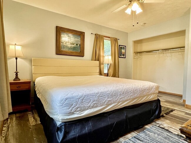 Building Photo - Cute, Comfy & Full of Charm!