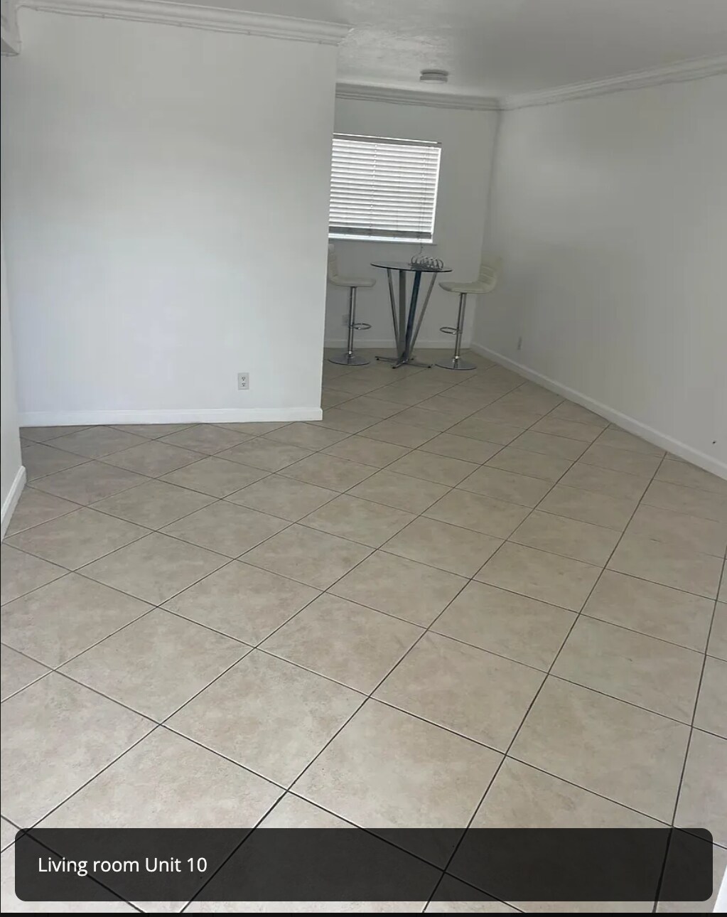 living room - 8 SE 19th Ave