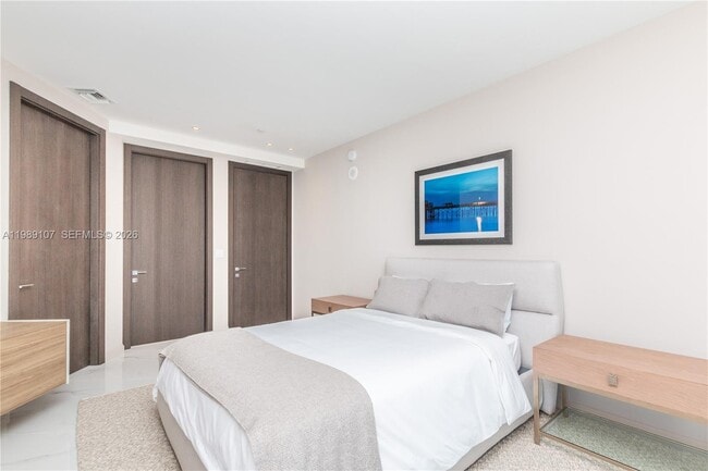 Building Photo - 851 NE 1st Ave