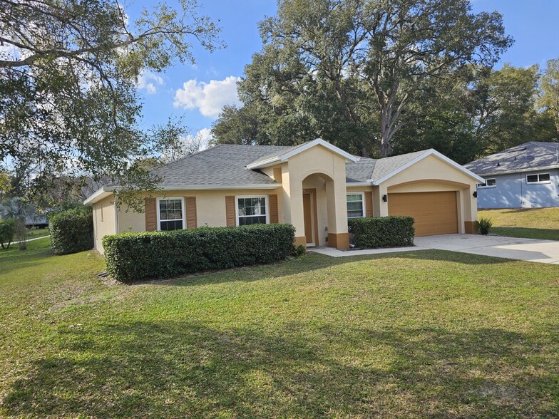 Front view of the home - 1125 N Carpenter Ave