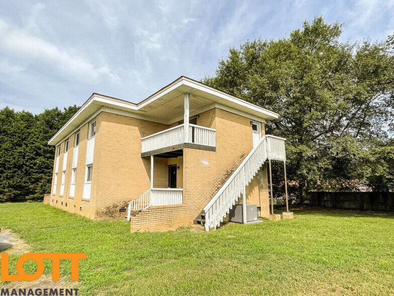 Building Photo - 120 Pueblo St #D