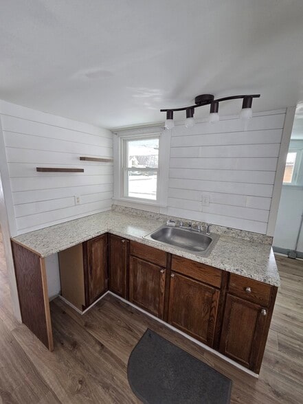 Kitchen sink - 418 W Lima St