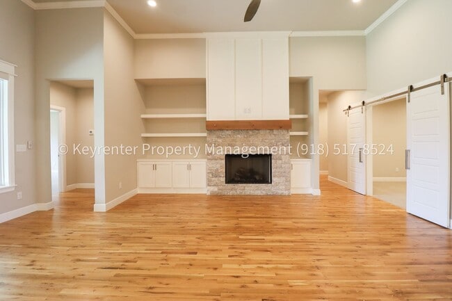 Building Photo - COMING SOON! Marvelous and Modern 3 Bed/ 3.5 Bath Home in South Broken Arrow!