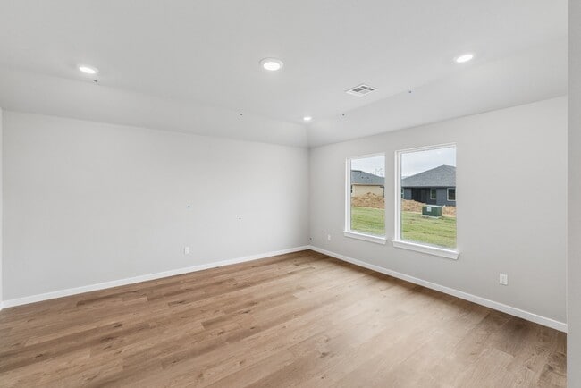 Building Photo - 8517 E Fort Worth St