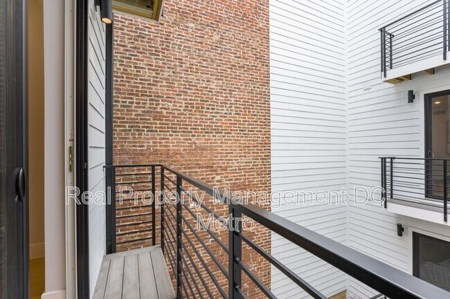 Building Photo - 1112 6th St NW