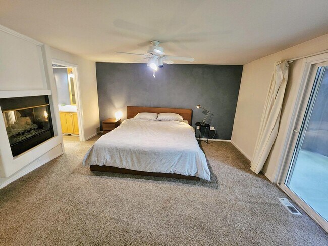 Building Photo - Beautiful 3 Bed 2.5 Bath Waterfront Home in Sammamish