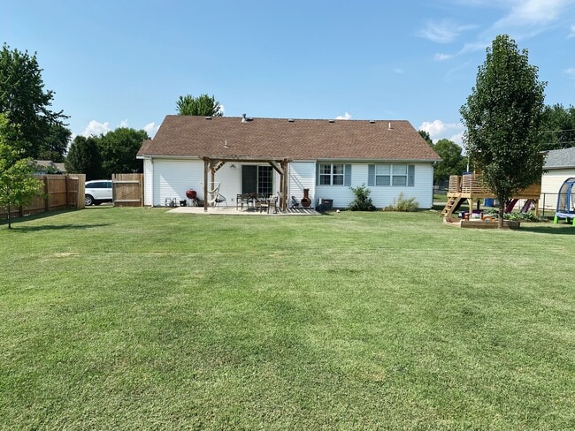 Building Photo - 1144 Oak Way Dr