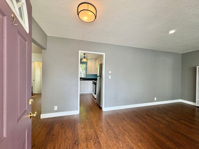 Building Photo - 3 Bedrooms, 1 1/2 Bathrooms, Classic Napa ...