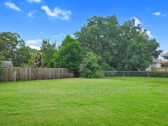 Building Photo - 3359 Green Briar Cir