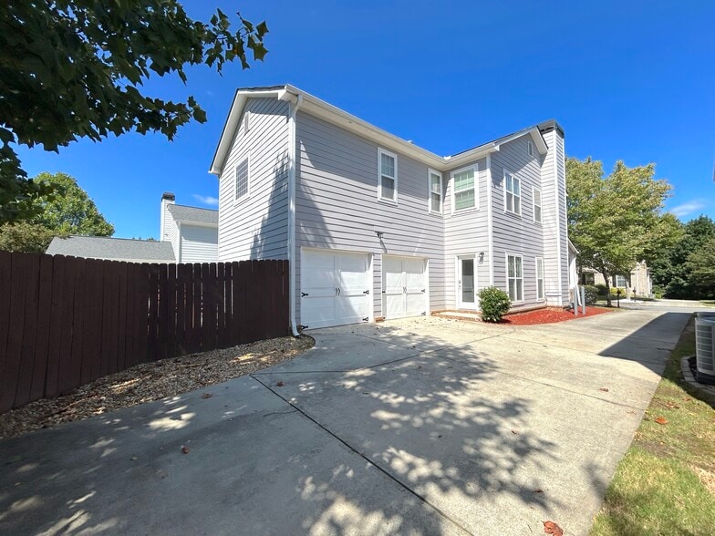 Building Photo - 4100 Lake Pass Ln