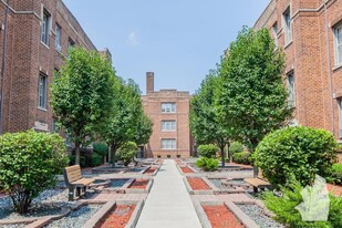 Building Photo - 640 W Barry Ave