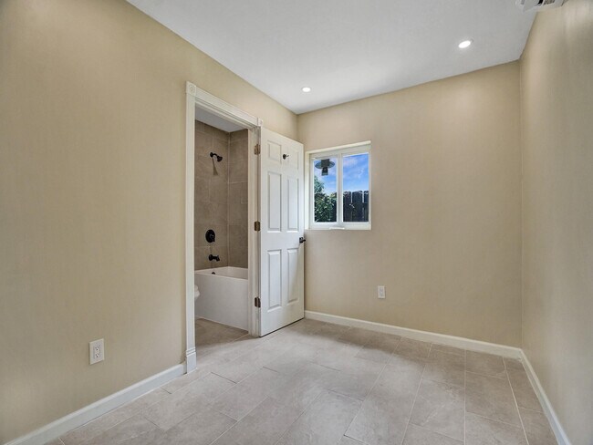 Building Photo - 2442 Garfield St