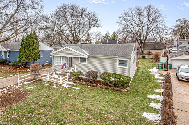 Building Photo - 6645 Riverside Dr